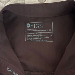Figs Technical Collection Dark Brown Shirt. Pant and top set.